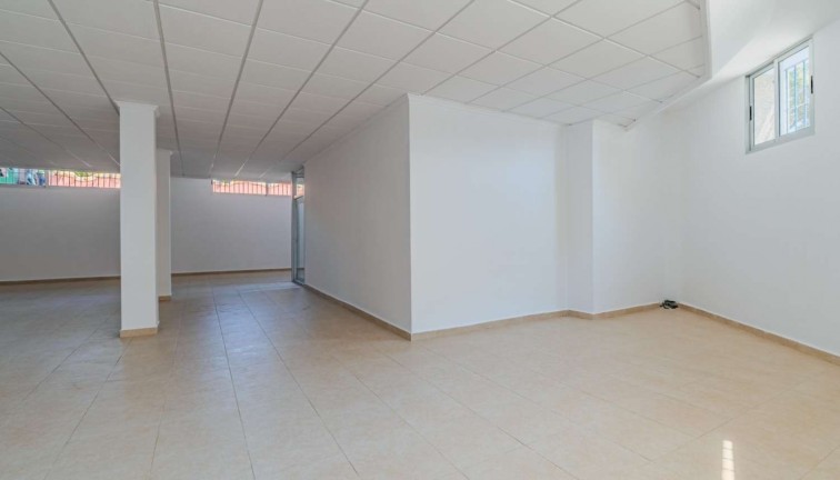 Jälleenmyynti - Liiketila - Torrevieja - Nueva Torrevieja