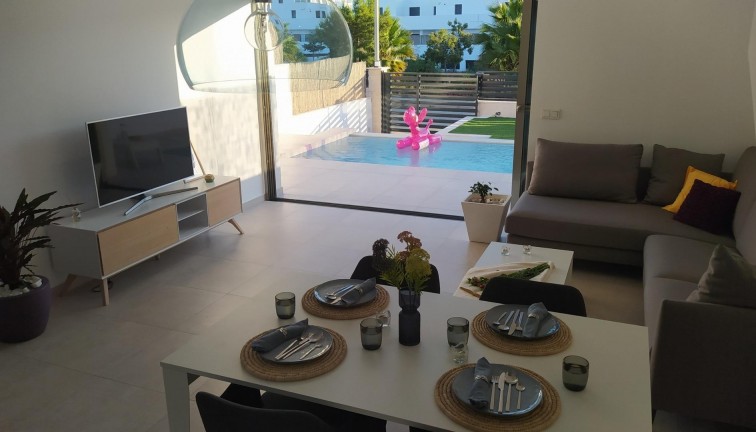 Uudistuotanto - Erillistalo - Orihuela Costa - Villamartín
