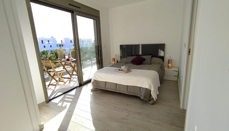 Uudistuotanto - Erillistalo - Orihuela Costa - Villamartín