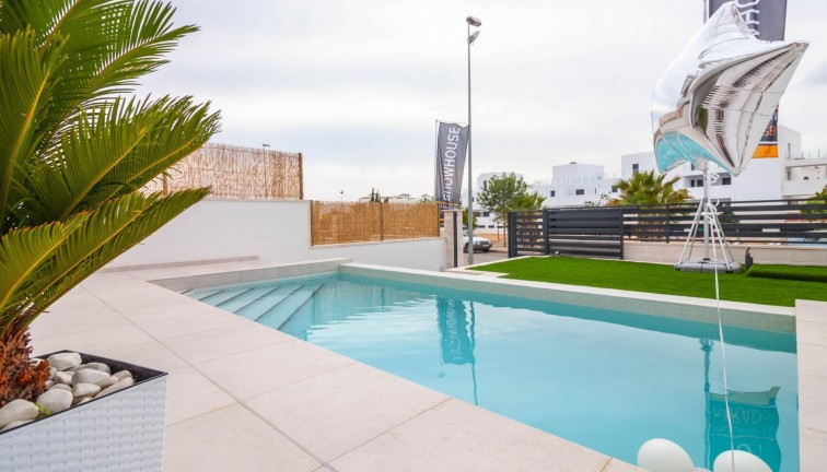Uudistuotanto - Erillistalo - Orihuela Costa - Villamartín