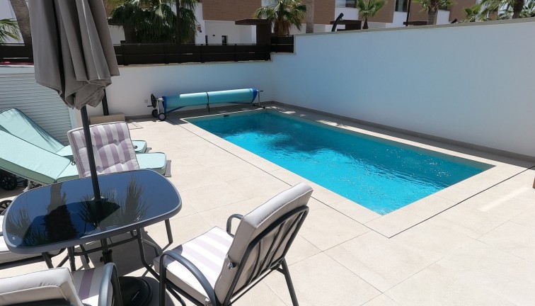 Jälleenmyynti - Erillistalo - Algorfa - La Finca Golf