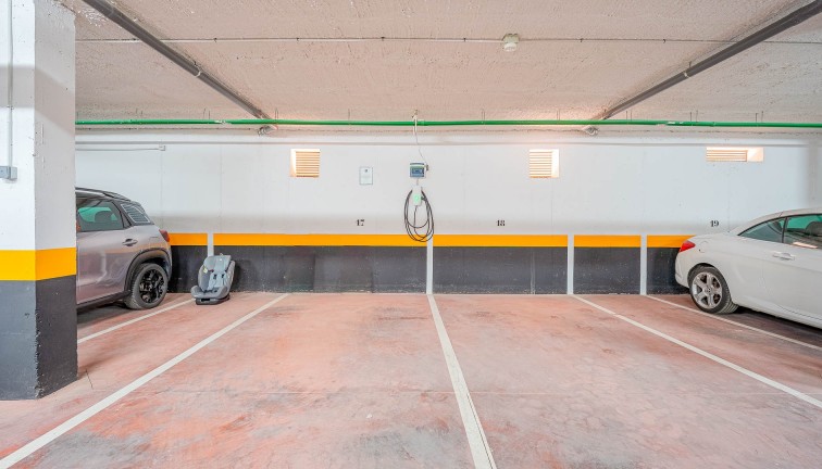 Resale - Semi-Detached - Punta Prima