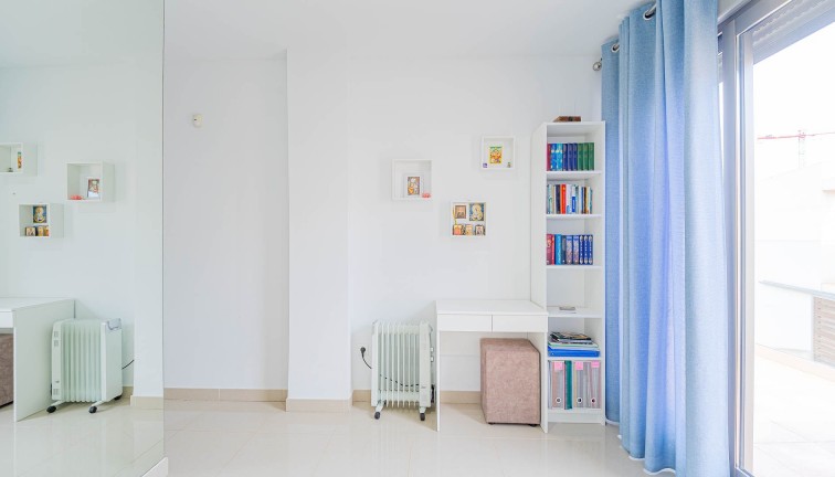 Resale - Semi-Detached - Punta Prima