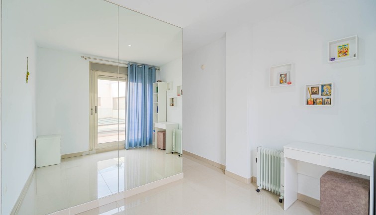 Resale - Semi-Detached - Punta Prima