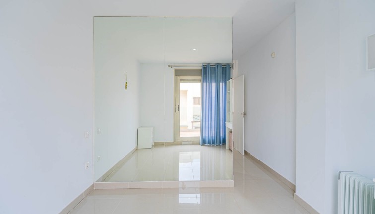 Resale - Semi-Detached - Punta Prima