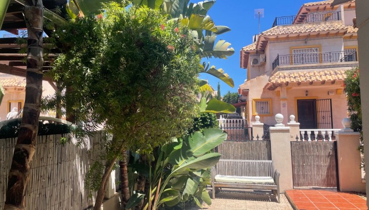 Jälleenmyynti - Erillistalo - Orihuela Costa - Cabo Roig