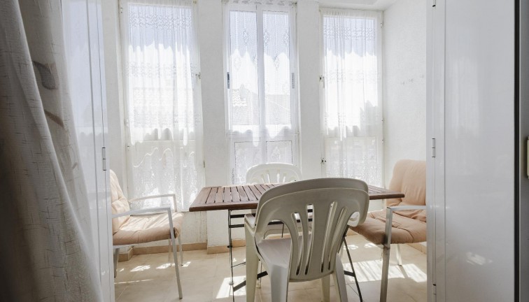Jälleenmyynti - Asunto - Ylimmän kerroksen asunto - Torrevieja - Acequion