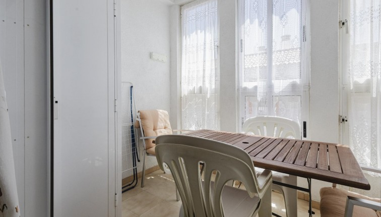 Jälleenmyynti - Asunto - Ylimmän kerroksen asunto - Torrevieja - Acequion