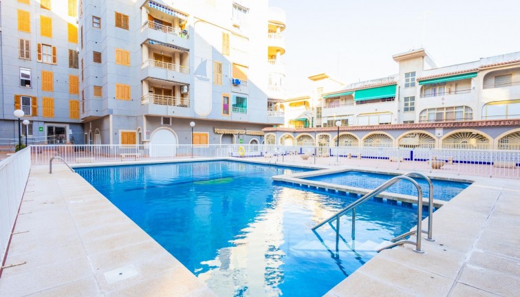 Jälleenmyynti - Asunto - Ylimmän kerroksen asunto - Torrevieja - Acequion