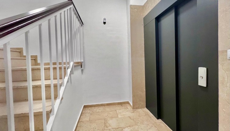 Återförsäljning - Lägenhet - Torrevieja - Acequion