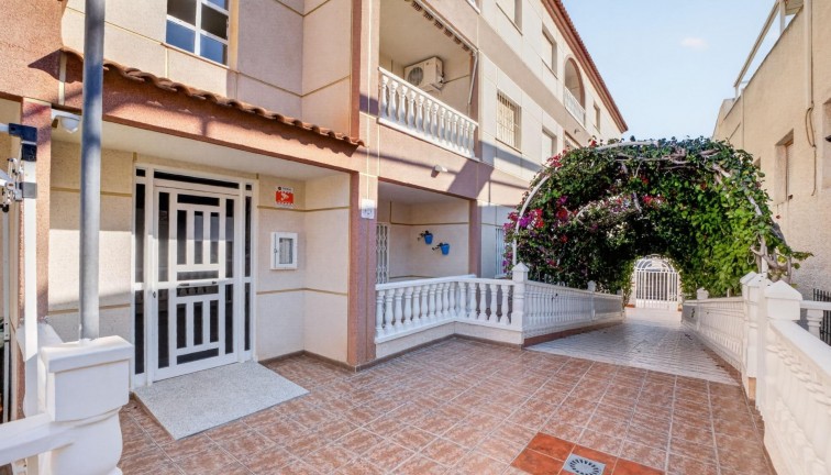 Återförsäljning - Lägenhet - Torrevieja - Playa de los Locos