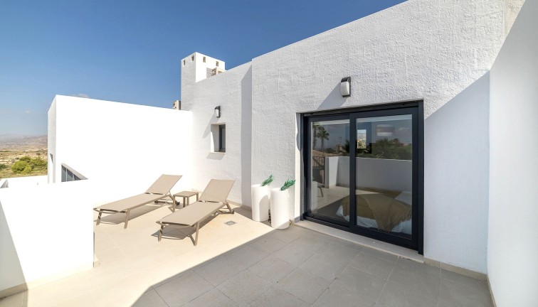 Uudistuotanto - Erillistalo - Busot, zona Bonalba Golf (Alicante) - Spain