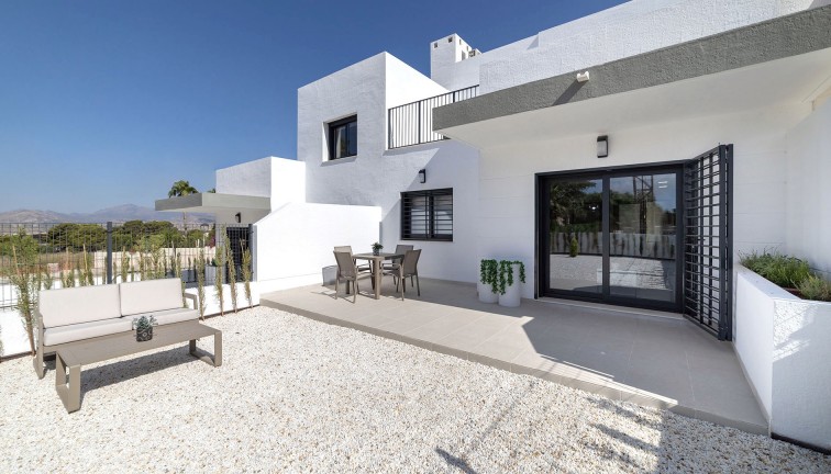 Uudistuotanto - Erillistalo - Busot, zona Bonalba Golf (Alicante) - Spain