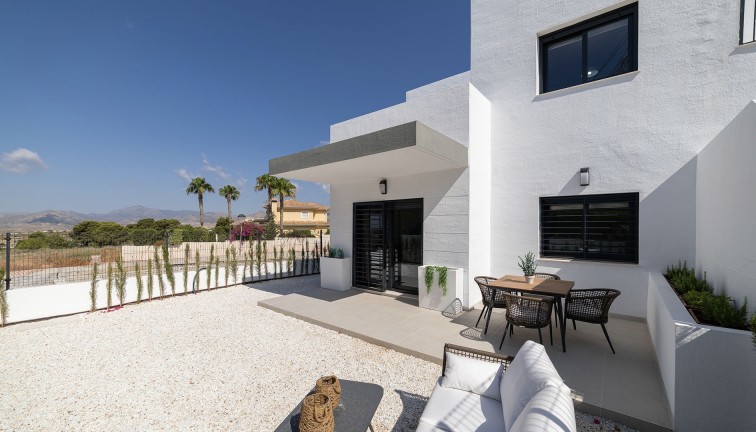 Uudistuotanto - Erillistalo - Busot, zona Bonalba Golf (Alicante) - Spain