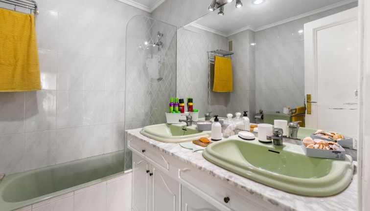 Reventa - Apartamento / piso - Torrevieja - Centro - Muelle Pesquero