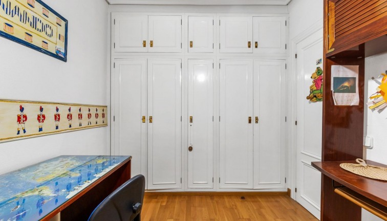Reventa - Apartamento / piso - Torrevieja - Centro - Muelle Pesquero