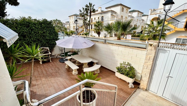 Resale - Chalet - Torrevieja - LA MATA