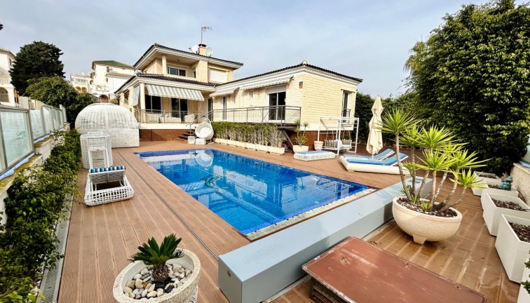 Resale - Chalet - Torrevieja - LA MATA