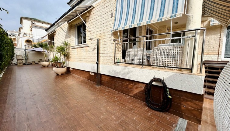 Resale - Chalet - Torrevieja - LA MATA