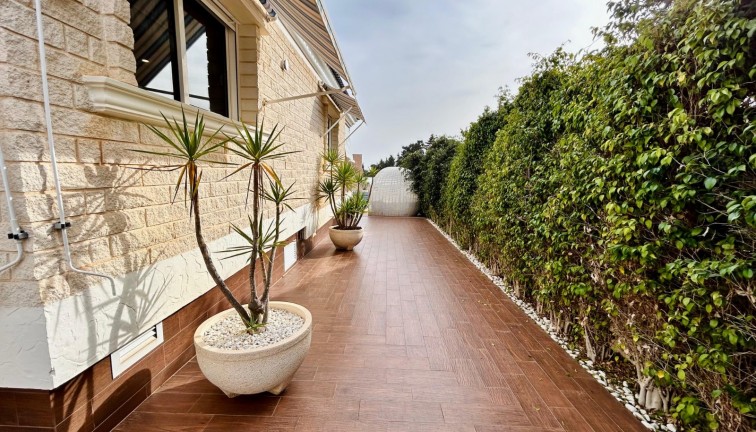 Resale - Chalet - Torrevieja - LA MATA