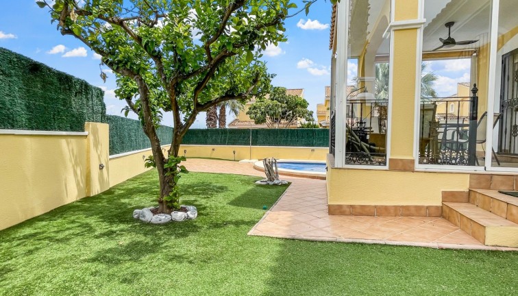 Resale - Chalet - Orihuela Costa - Los Dolses