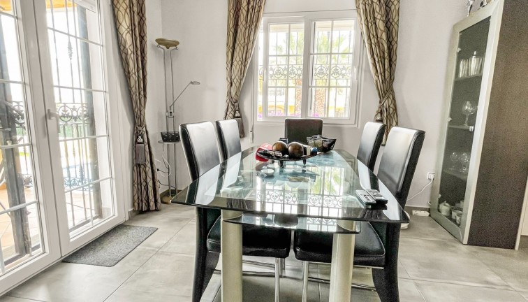 Resale - Chalet - Orihuela Costa - Los Dolses