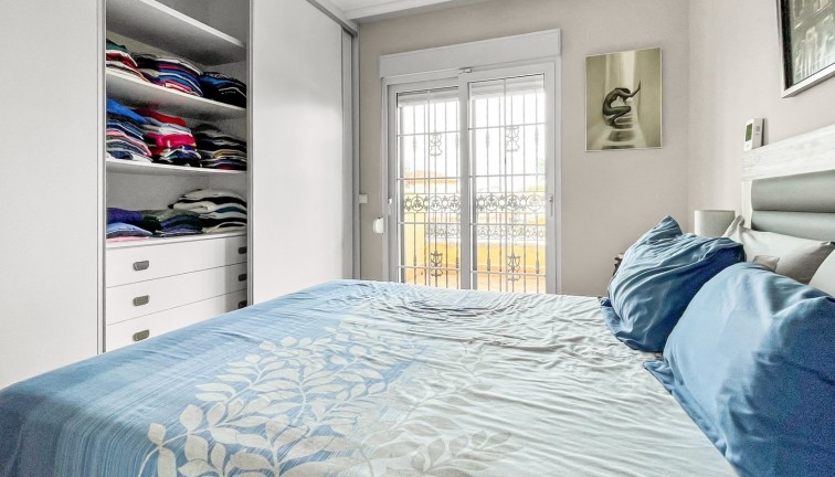 Resale - Chalet - Orihuela Costa - Los Dolses