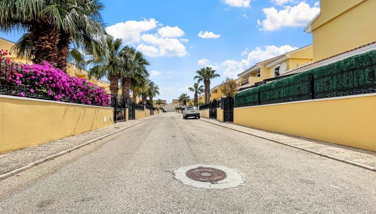 Resale - Chalet - Orihuela Costa - Los Dolses