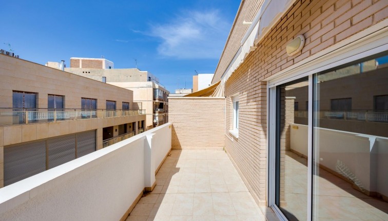 Jälleenmyynti - Asunto - Ylimmän kerroksen asunto - Torrevieja - Acequion