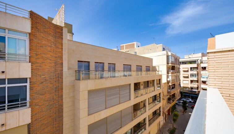 Jälleenmyynti - Asunto - Ylimmän kerroksen asunto - Torrevieja - Acequion