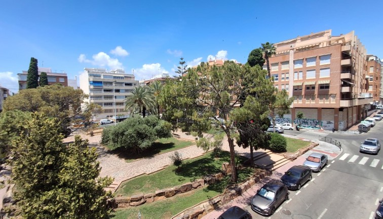 Jälleenmyynti - Asunto - Torrevieja