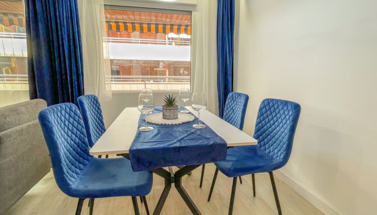 Resale - Apartment - Torrevieja - Acequion