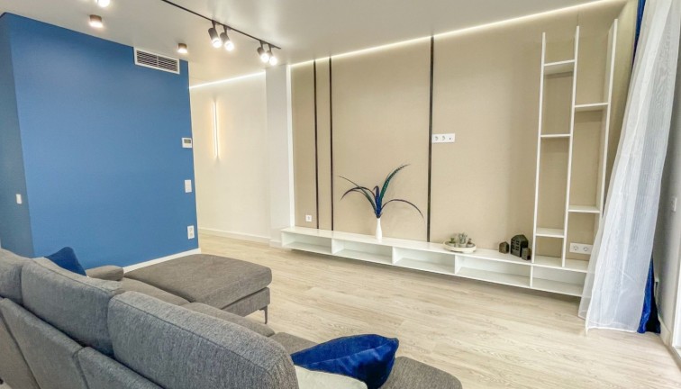 Resale - Apartment - Torrevieja - Acequion
