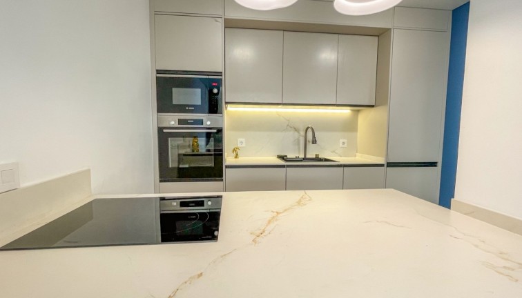 Resale - Apartment - Torrevieja - Acequion