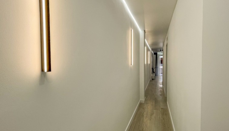 Resale - Apartment - Torrevieja - Acequion