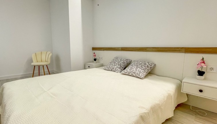 Resale - Apartment - Torrevieja - Acequion