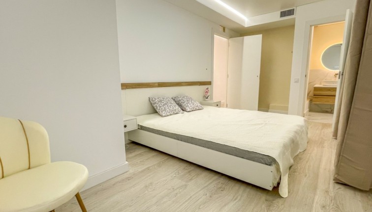 Resale - Apartment - Torrevieja - Acequion