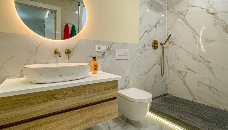 Resale - Apartment - Torrevieja - Acequion