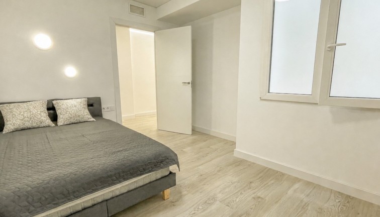 Resale - Apartment - Torrevieja - Acequion