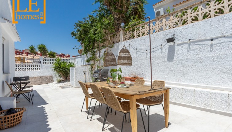 Återförsäljning - Fristående hus - Orihuela Costa - Villamartín