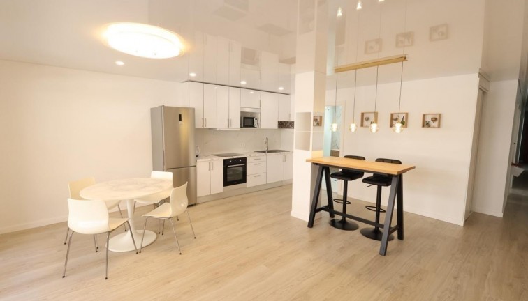 Resale - Apartment - Torrevieja - Acequion
