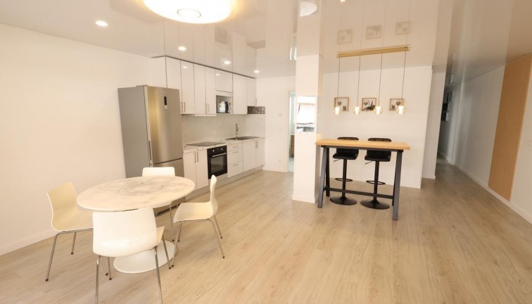 Resale - Apartment - Torrevieja - Acequion