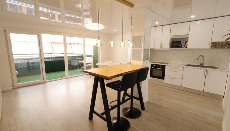 Resale - Apartment - Torrevieja - Acequion