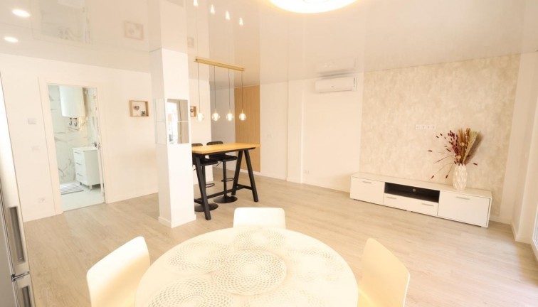Resale - Apartment - Torrevieja - Acequion