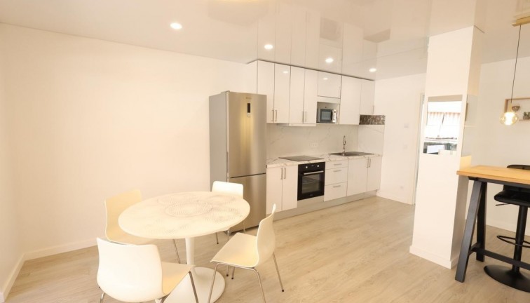 Resale - Apartment - Torrevieja - Acequion