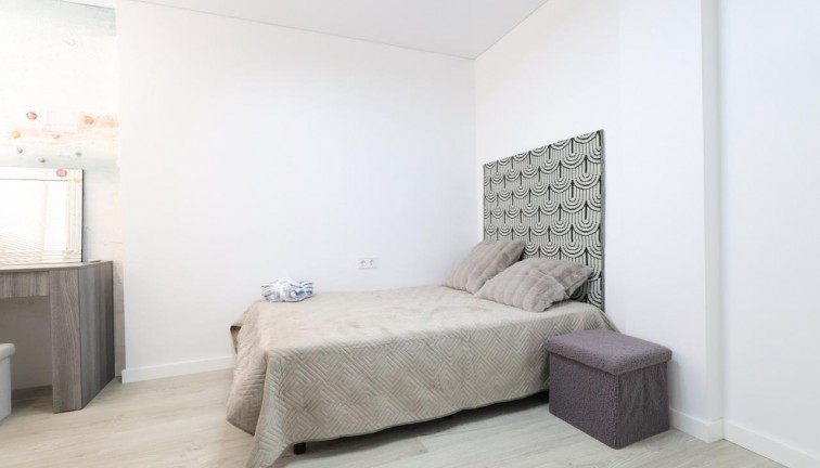 Resale - Apartment - Torrevieja - Acequion