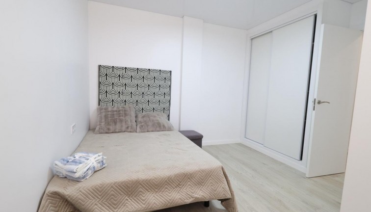 Resale - Apartment - Torrevieja - Acequion