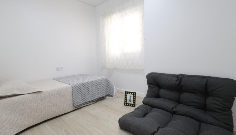 Resale - Apartment - Torrevieja - Acequion