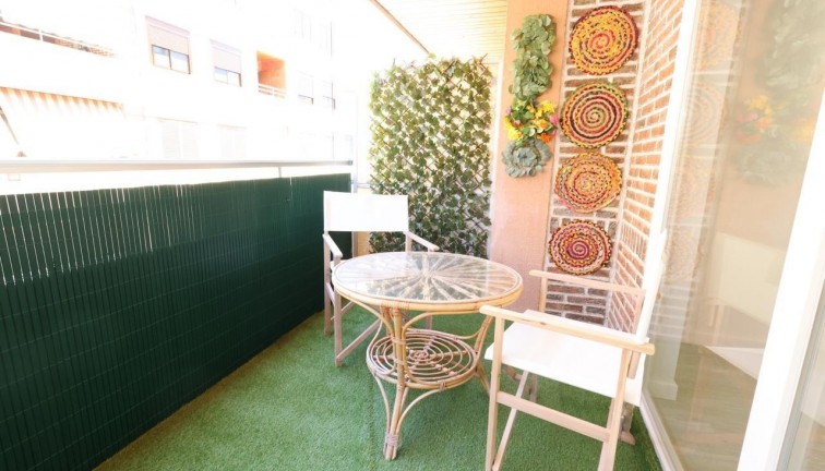 Resale - Apartment - Torrevieja - Acequion