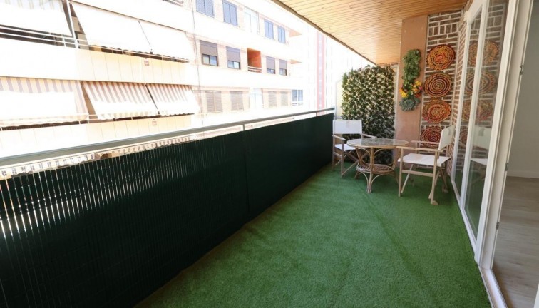 Resale - Apartment - Torrevieja - Acequion